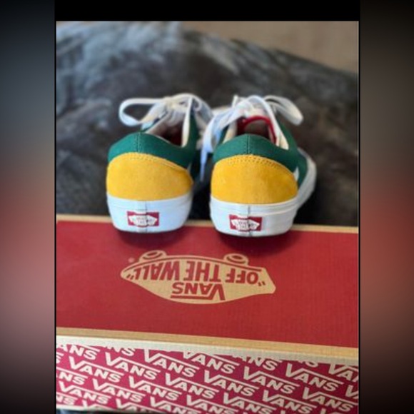 10.5 Women’s/9.0 Men’s Vanz - Picture 3 of 6